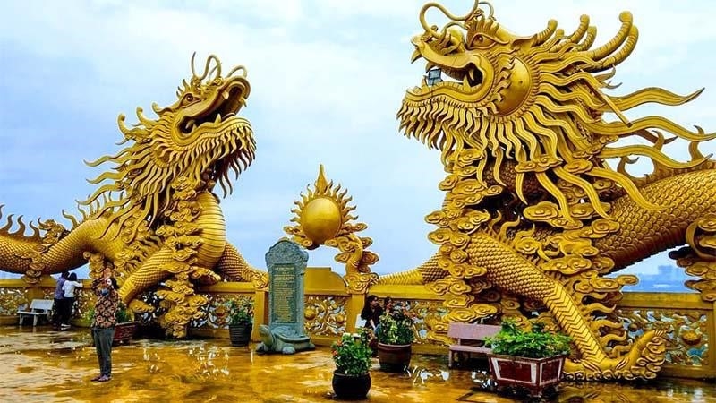 Chùa Châu Thới là một ngôi chùa nằm tại thành phố Cần Thơ, Việt Nam. Nó được xây dựng vào thế kỷ thứ 19 và là một trong những ngôi chùa cổ nhất ở khu vực này. Chùa Châu Thới có kiến trúc đặc trưng của phong cách Nam tông, với các tấm lợp cong và những họa tiết phong phú trên tường. Đây là một địa điểm tham quan nổi tiếng của Cần Thơ và được nhiều người dân và khách du lịch yêu thích.