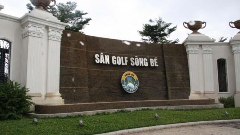 Sân golf Sông Bé là một sân golf tuyệt vời với các khu vực chơi golf đẹp và đầy thử thách. Nằm ở một vị trí đẹp trên bờ sông, sân golf này mang đến cho người chơi một trải nghiệm golf độc đáo và tuyệt vời. Với các khu vực fairway và green được thiết kế tinh tế và chơi trên một môi trường cảnh quan xanh tươi, đây là nơi lý tưởng để thưởng thức môn thể thao golf đẳng cấp.