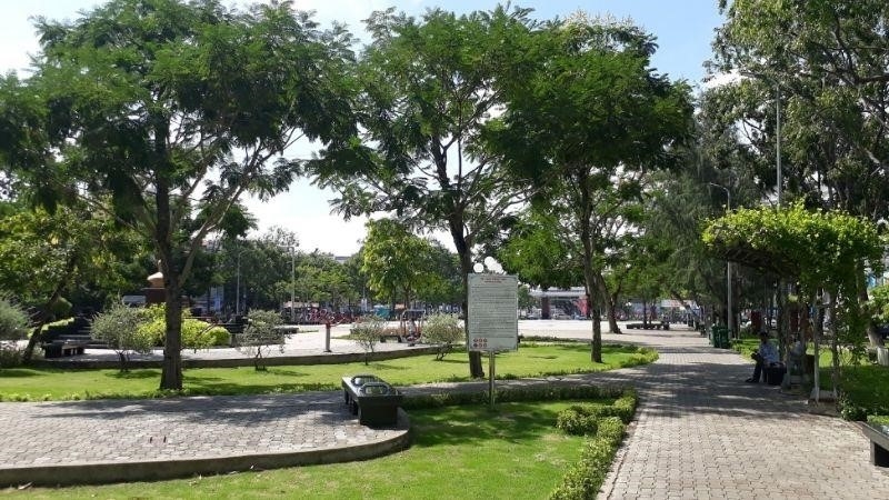 Công viên Lưu Hữu Phước là một khu vườn công cộng nằm ở thành phố Hồ Chí Minh, Việt Nam. Được đặt tên theo nhà hoạt động cách mạng Lưu Hữu Phước, công viên này là một trong những địa điểm giải trí phổ biến của thành phố. Với không gian xanh mát và nhiều hoạt động giải trí như đi bộ, chơi thể thao và picnic, công viên Lưu Hữu Phước là địa điểm lý tưởng để thư giãn và tận hưởng không gian thiên nhiên giữa trung tâm đô thị.