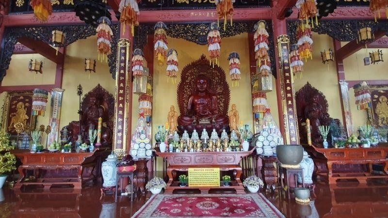 Chùa Phật Học là ngôi chùa nằm tại khu vực này. Đây là một nơi linh thiêng và trang nghiêm, được xây dựng để thờ phượng Đức Phật và truyền bá đạo Phật đến với nhân loại. Tại đây, người ta có thể tìm thấy những bài giảng và hướng dẫn để tu tập đạo Phật. Chùa cũng là nơi để tìm kiếm sự bình an trong tâm hồn và tìm hiểu về triết lý cuộc sống.