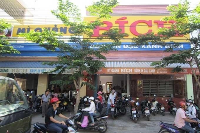 Địa chỉ của quán Mì Quảng Bích là số 1-3-5 trên đường Đặng Dung, thuộc quận Liên Chiểu.