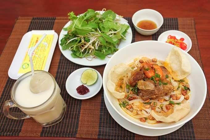 Địa chỉ bán Mỳ Quảng Bà Mua nằm tại số 19 - 21 đường Trần Bình Trọng, thuộc quận Hải Châu.