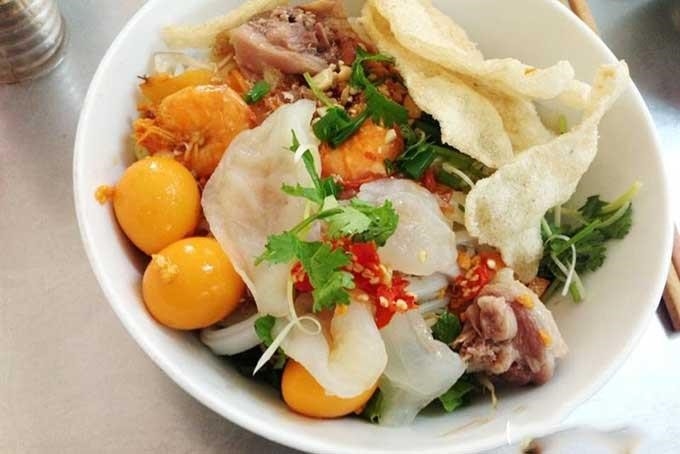 Mì Quảng Bà Lữ nằm tại địa chỉ 32 Nguyễn Văn Linh, thuộc quận Hải Châu. Đây là một địa điểm ẩm thực nổi tiếng, hấp dẫn du khách đến thưởng thức.