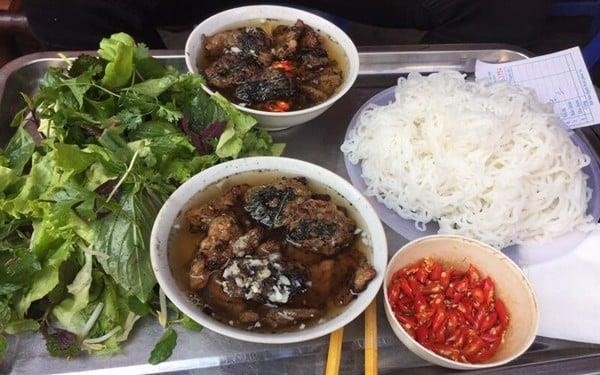 Bún chả 34 Hàng Than là một quán ăn nổi tiếng tại Hà Nội. Quán nằm trên đường Hàng Than và được biết đến với món bún chả ngon và đậm đà. Đây là một địa điểm ưa thích của nhiều người dân và du khách khi đến thủ đô. Nếu bạn muốn thưởng thức một bữa ăn ngon và đặc trưng của Hà Nội, hãy ghé thăm quán Bún chả 34 Hàng Than.