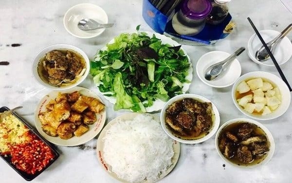 Bún chả Đắc Kim là món ăn truyền thống lâu đời nhất của Hà Nội.