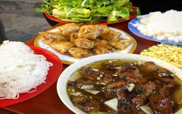 Bún chả ngon nổi tiếng tại Hà Nội là ở địa chỉ 74 Hàng Quạt.