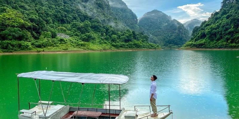 Hãy chiêm ngưỡng khung cảnh tuyệt đẹp của hồ Thang Hen.