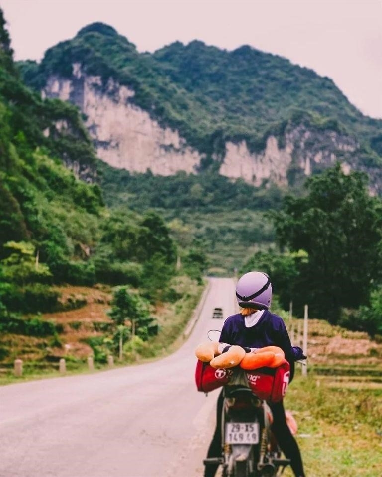 Việc lái xe máy leo dốc ở Cao Bằng để khám phá nhiều địa điểm du lịch đang trở thành một trào lưu phổ biến.