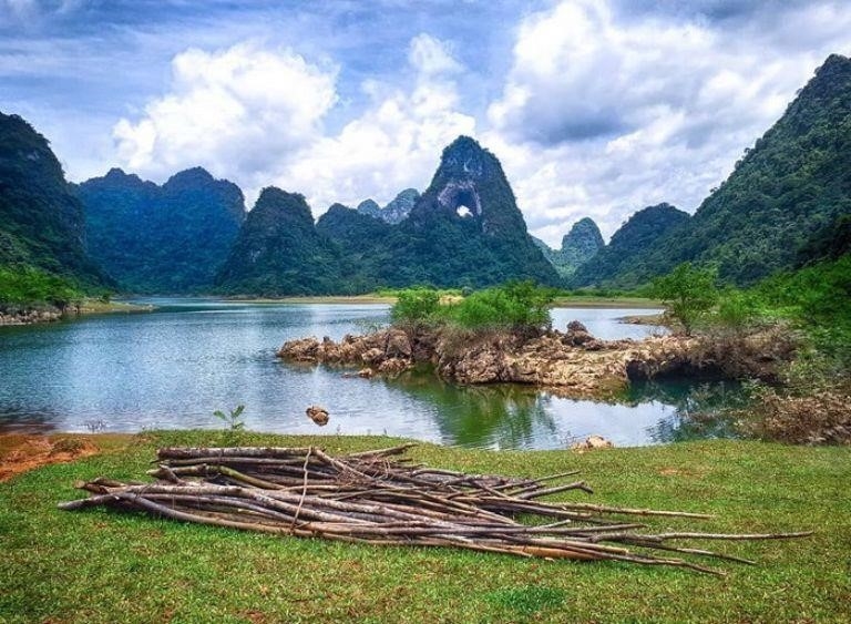 Hành trình phượt đến Núi Mắt Thần ở Cao Bằng được gọi là “tuyệt tình cốc”.